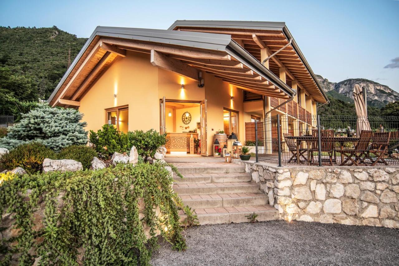 Agriturismo Al Maniero Trento Bagian luar foto